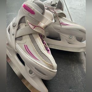 Lake Placid Summit Adjustable Ice Skates. USA Youth sizes 1-4